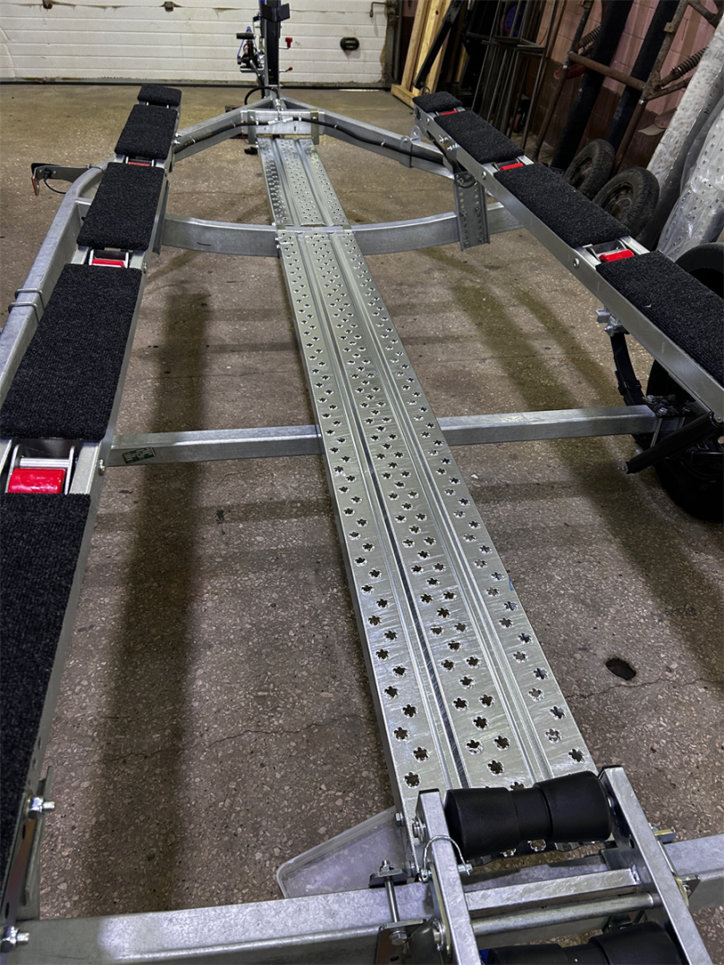 Купить трап для лодочного прицепа мзса 81771c.101 практик (задняя часть 1665 мм) по цене 10 100 р.. Низкие цены. Большой выбор. Доставка по всей России. Интернет-магазин в Москве. Только положительные отзывы!