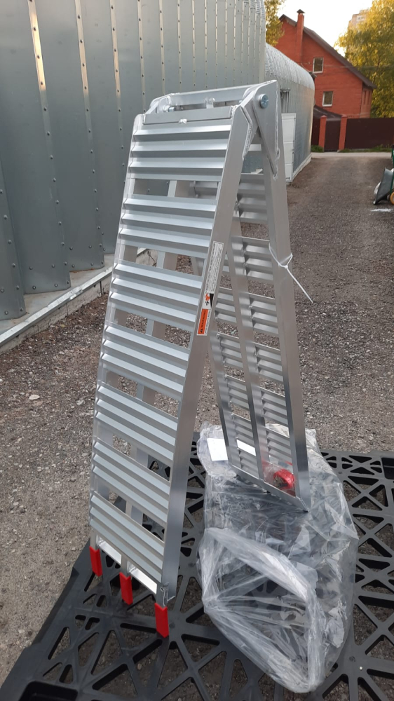 Купить рампа (сходни) трап алюминиевый 340 кг модель 613 2 шт по цене 22 000 р.. Низкие цены. Большой выбор. Доставка по всей России. Интернет-магазин в Москве. Только положительные отзывы!